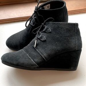 Toms suede wedges